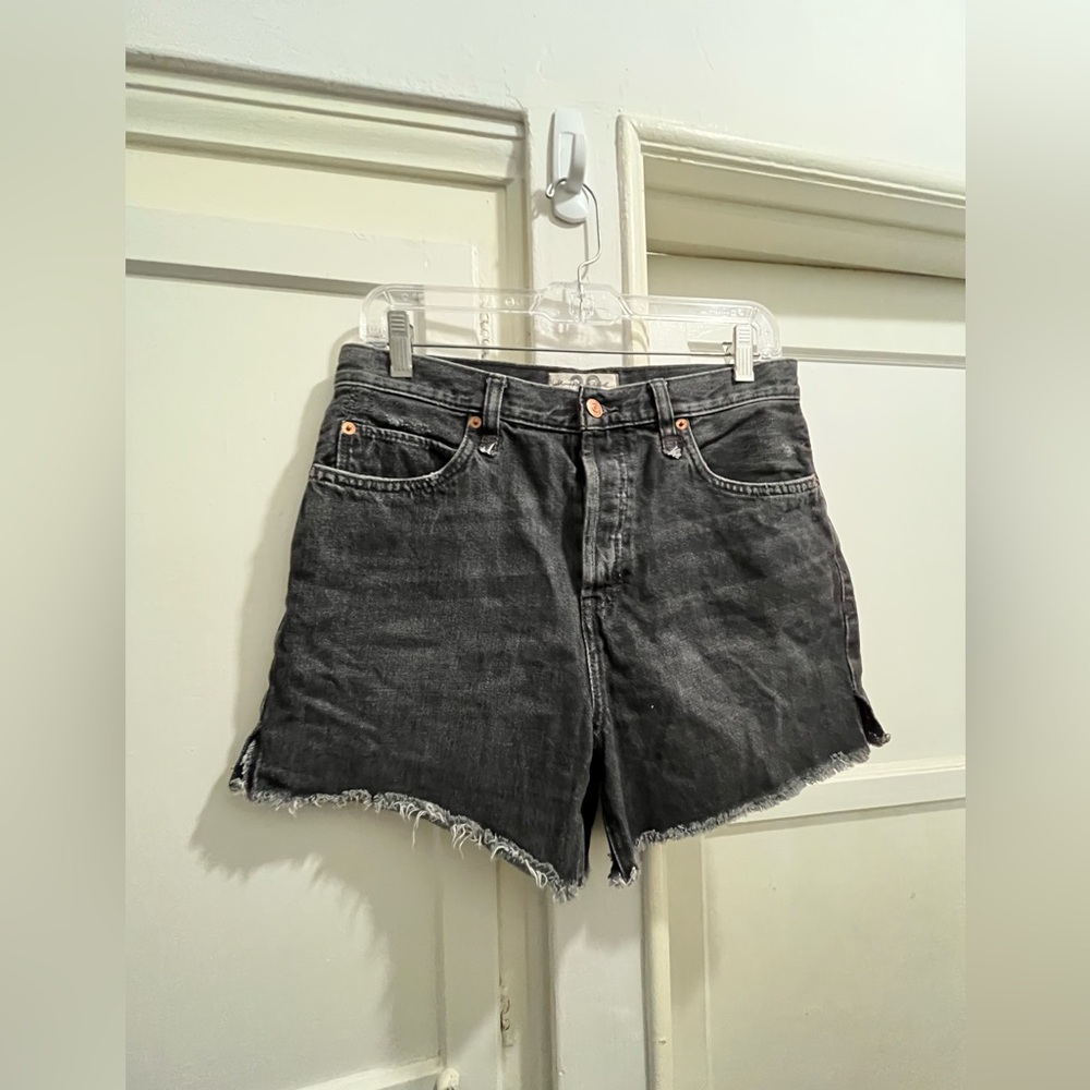 Free People x We the free black distressed fray hem shorts size 29